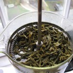 Tea leaves are preserved for more infusions.